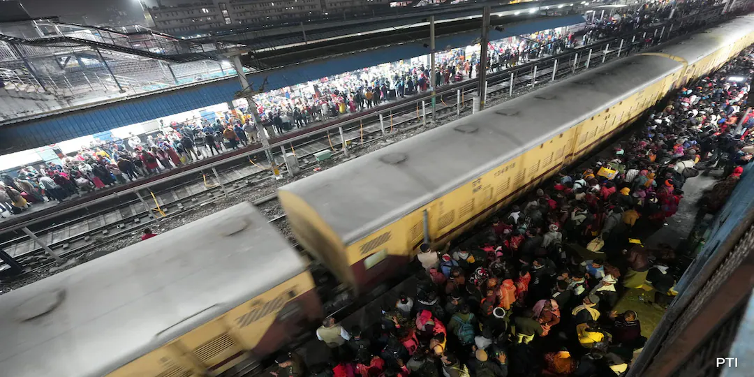 9enishho new delhi station stampede 625x300 16 February 25