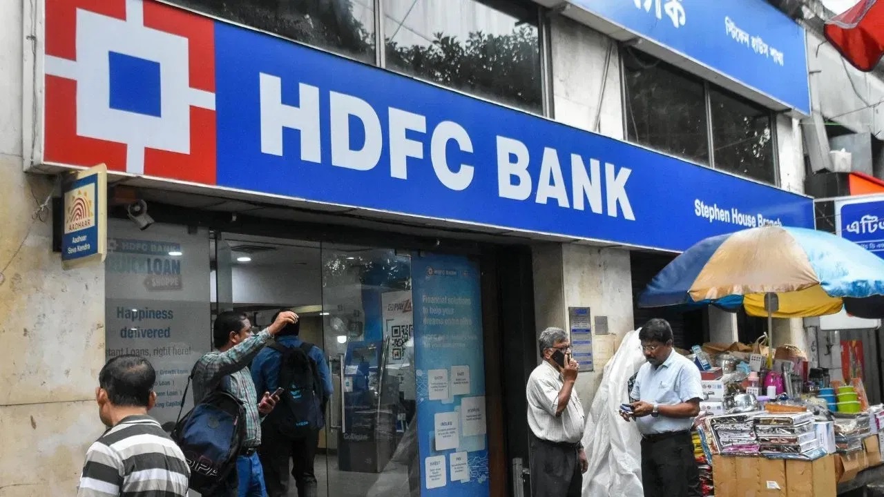 HDFC Bank Employees Accused of FD Fraud: Customers’ Money Missing, Police Refuse to File Complaint